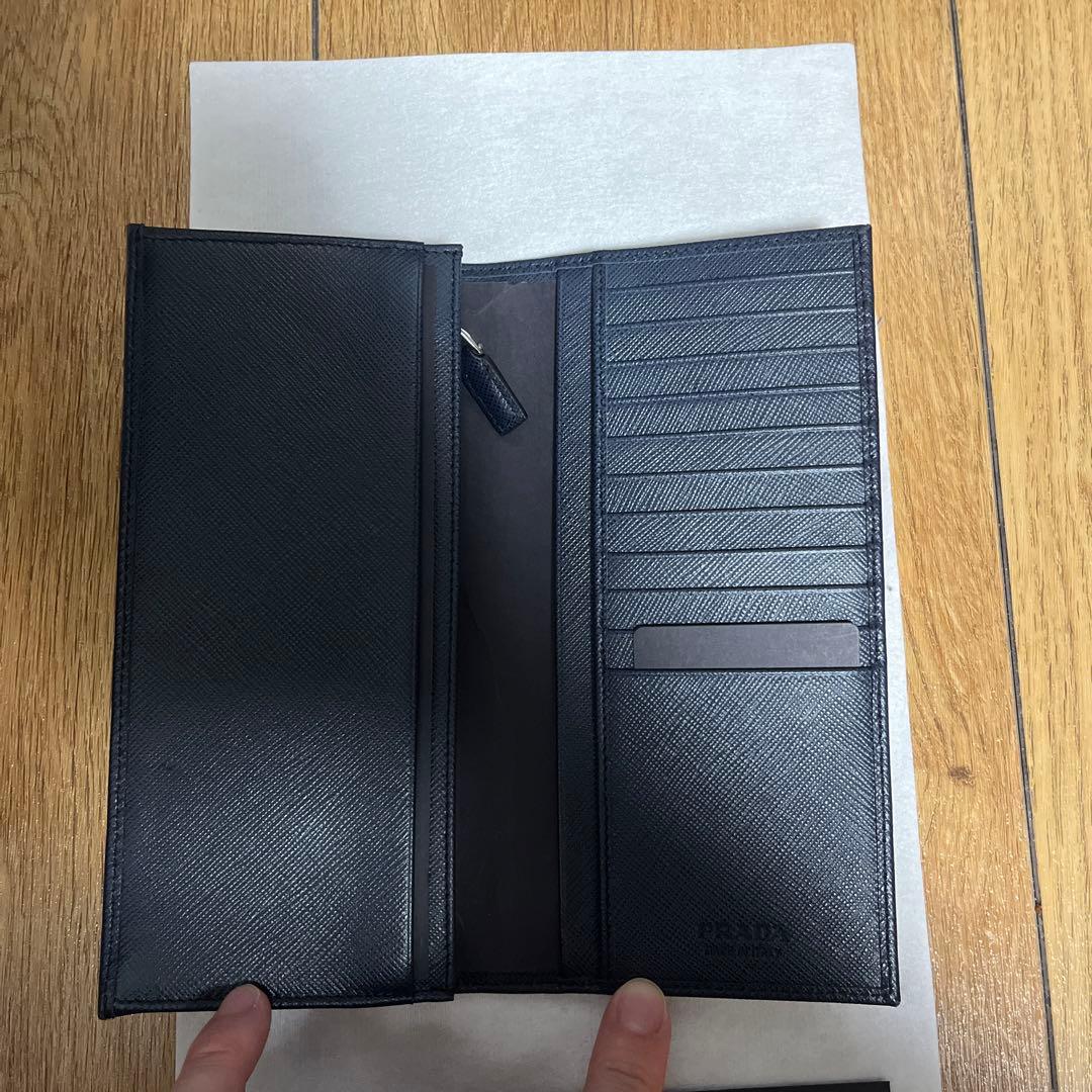 未使用　箱保証書付　PRADA 長財布　サフィアーノ　トライアングル　ネイビー