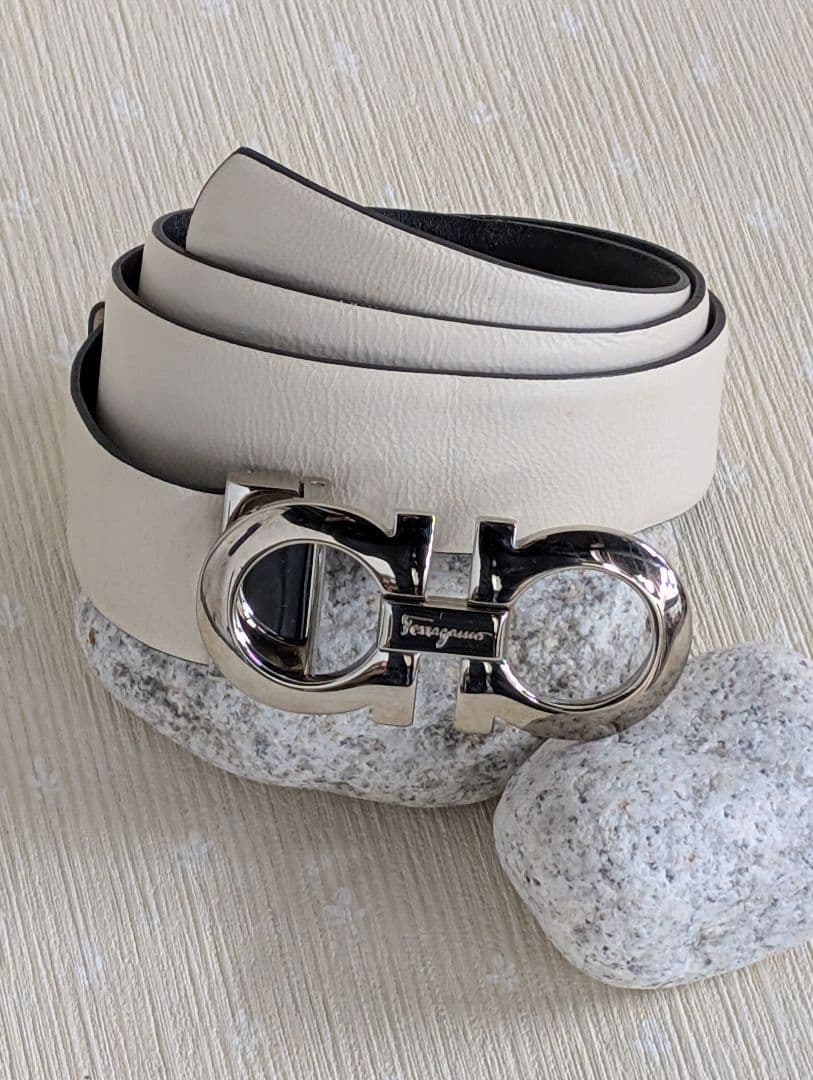 【Salvatore Ferragamo】ホワイトレザーベルト シルバーバックル