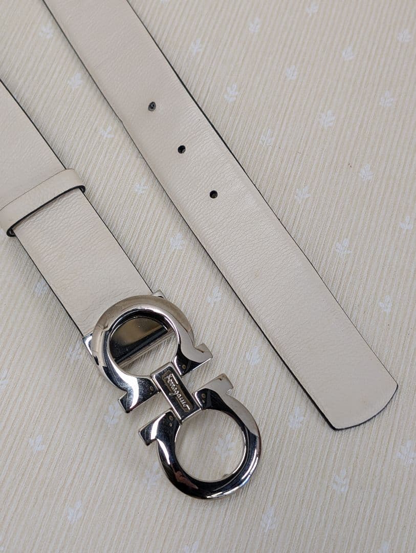 【Salvatore Ferragamo】ホワイトレザーベルト シルバーバックル