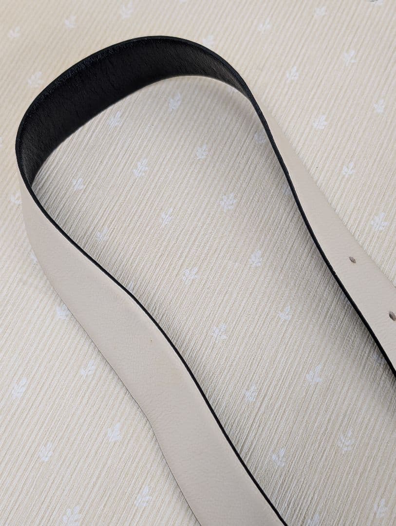 【Salvatore Ferragamo】ホワイトレザーベルト シルバーバックル