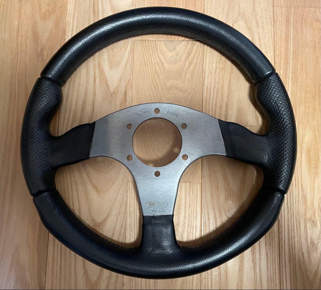 MOMO RACE 32パイ　ステアリング