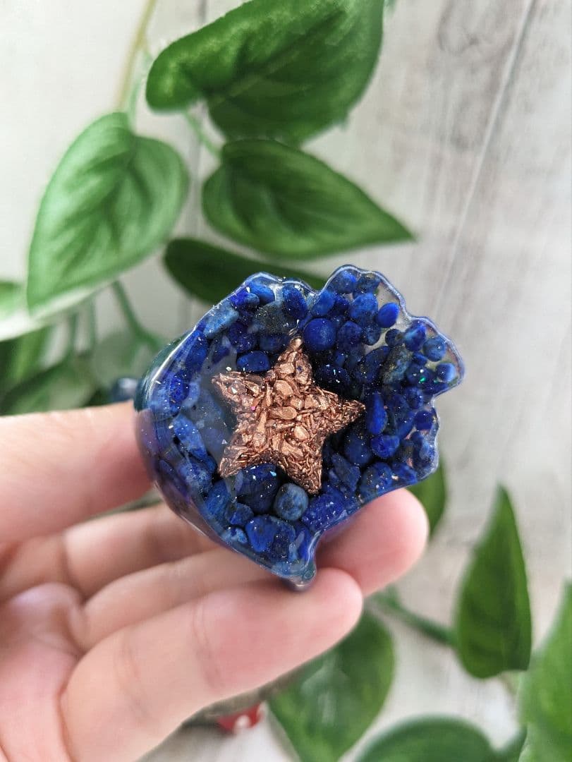 【睦月】ラピスラズリの蝶ネクタイねこちゃん形オルゴナイト☆他２点