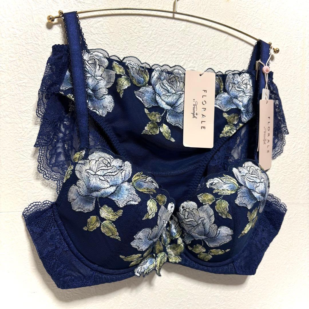 D80L トリンプ プレミアム 寄せアゲハ 花と油絵 ブラ＆ショーツ M019