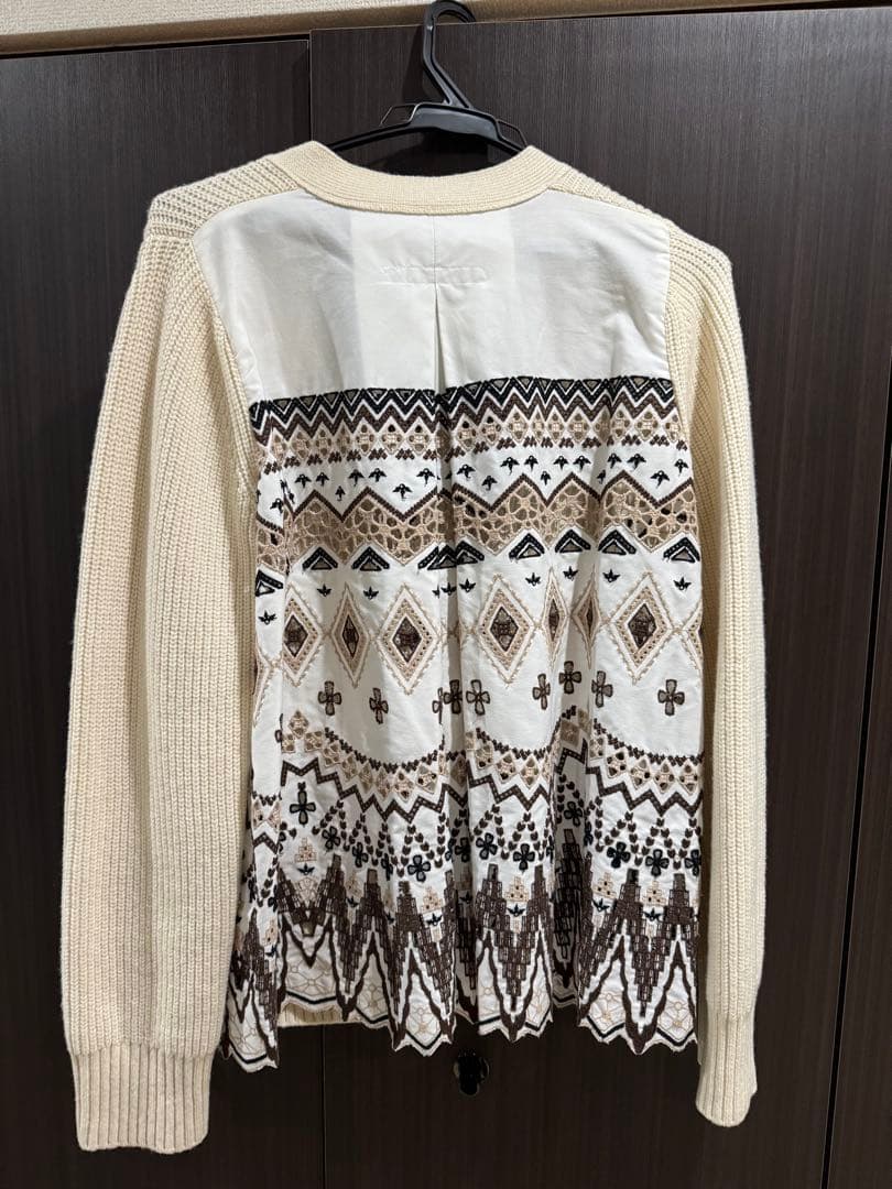sacai ノルディック柄アイボリーカーディガン 桐谷美玲着