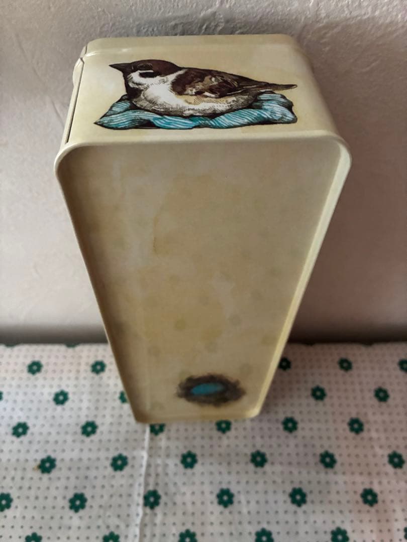 2016年ヒグチユウコ×ホルベインコラボ　植物と動物のイラストのお道具箱/缶