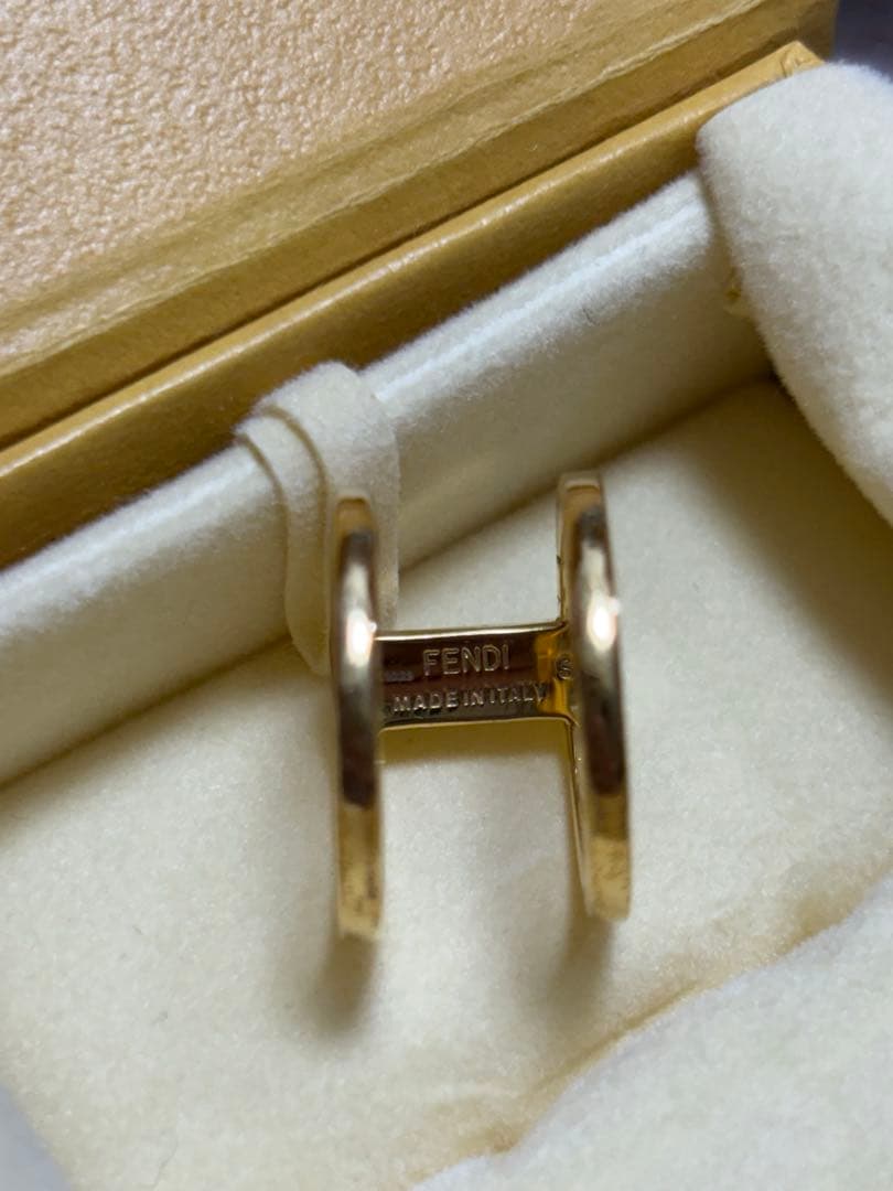 FENDI ゴールド ロゴ リング Sサイズ