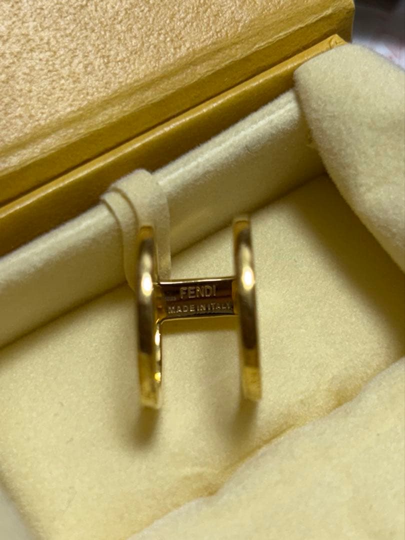 FENDI ゴールド ロゴ リング Sサイズ