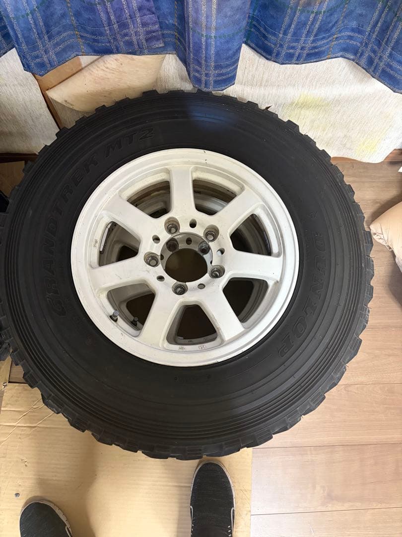 ダンロップ7.00MT2。16インチ ホワイト7スポークタイヤホイールセット