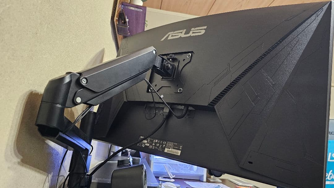 ASUS TUFGaming VG32VQ 31.5型ゲーミングモニター