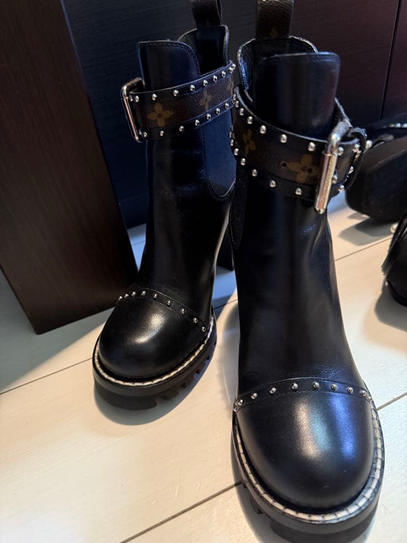 ルイヴィトン　スタッズ付きブーツ