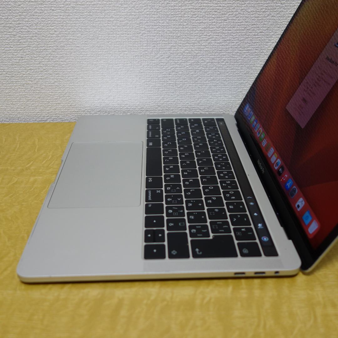 215）MacBook Pro Mid 2017　13インチ/256GB/8GB