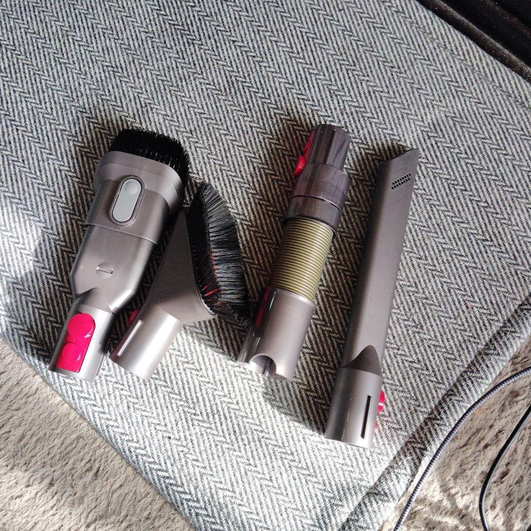 ダイソンV10．新品電池交換ずみ。おまけスリムパイプつき