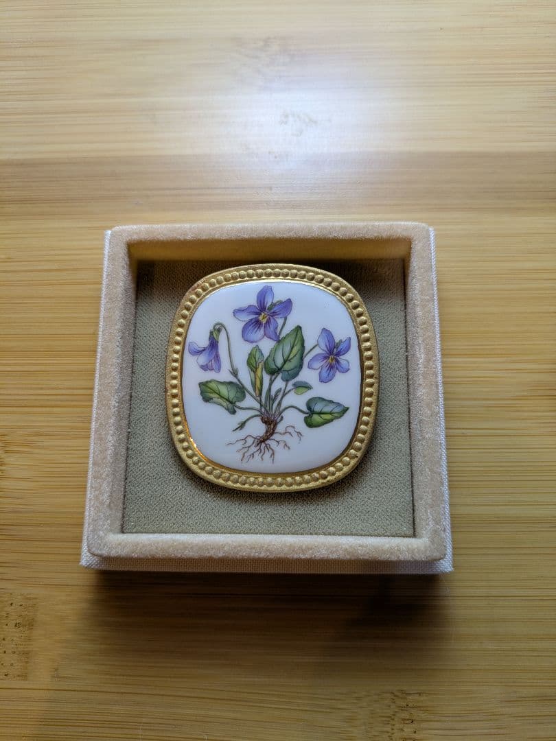 ロイヤルコペンハーゲン　ブローチ　フローラダニカ