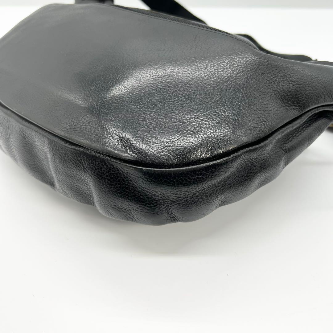 美品✨イルビゾンテ　ショルダーバッグ　ボディバッグ　2way　レザー　ブラック