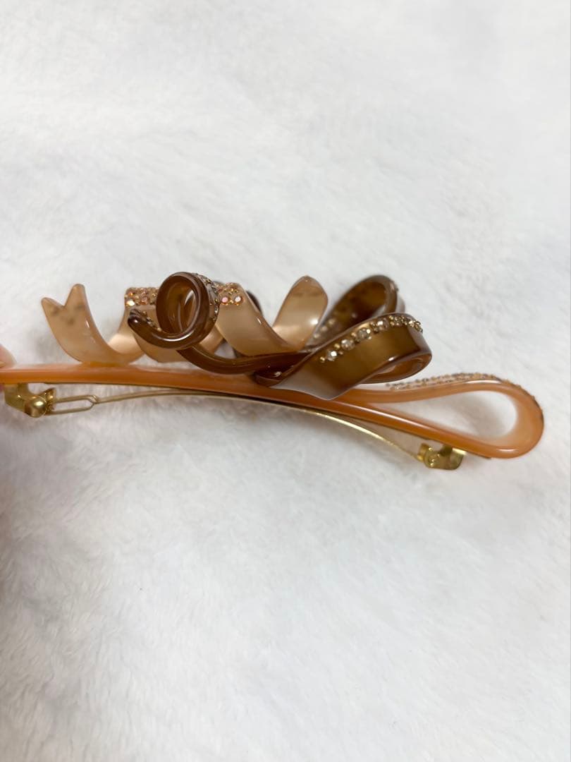 ALEXANDRE DE PARISストーン付きベージュリボンクリップ