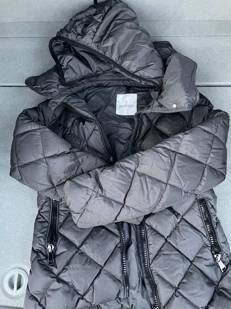【値下げしました】MONCLER ダークグレー ダウンジャケット