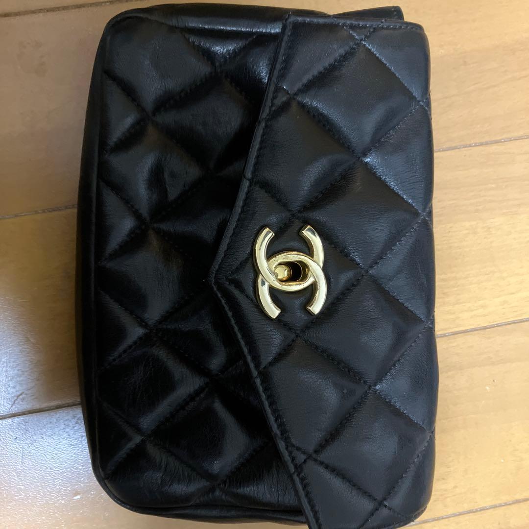 CHANEL ブラック ボディバッグ
