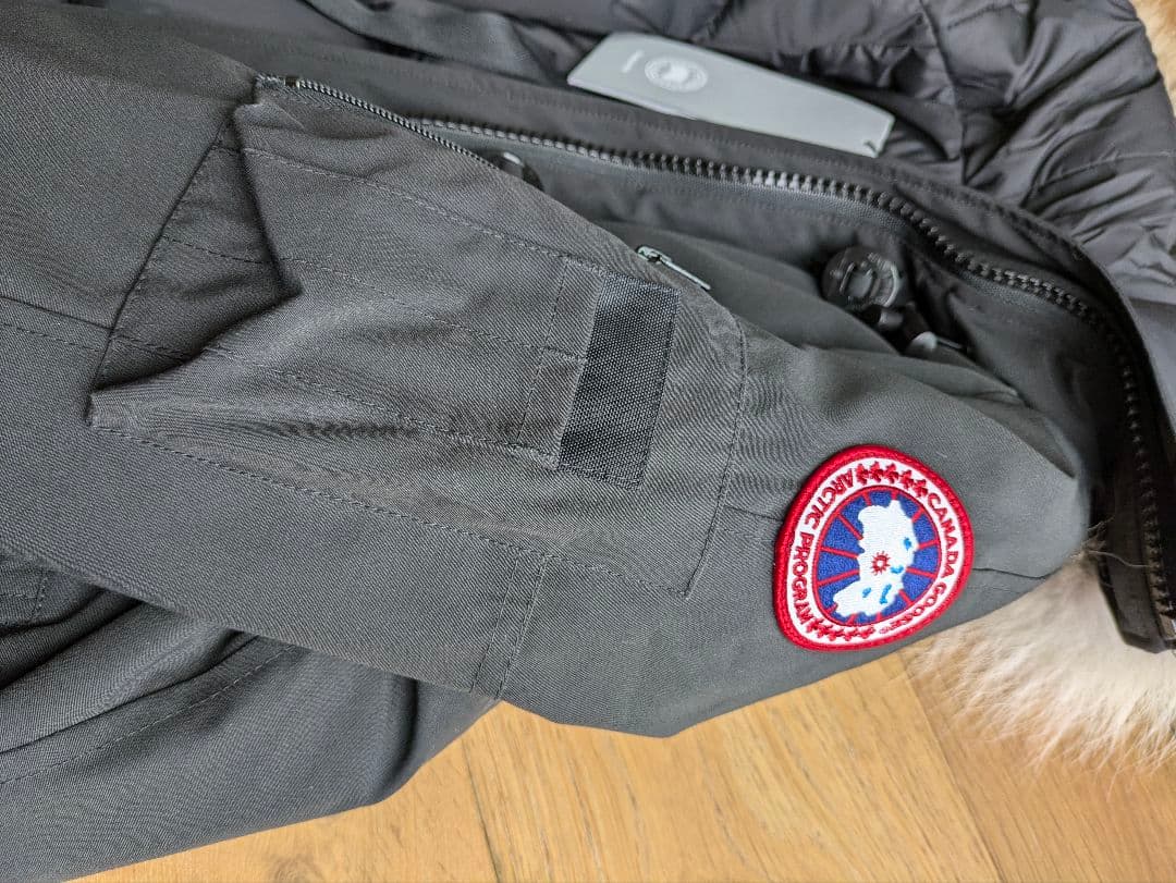 【新品未使用タグ付き】 【値下げ交渉可】 ダウンジャケット