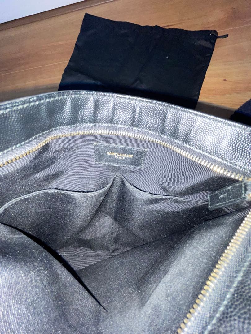 SAINT LAURENT ブラックレザーバッグ