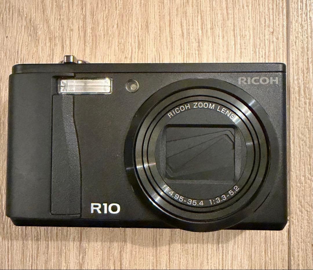 リコーR10 コンパクトデジカメ（おまけつき）