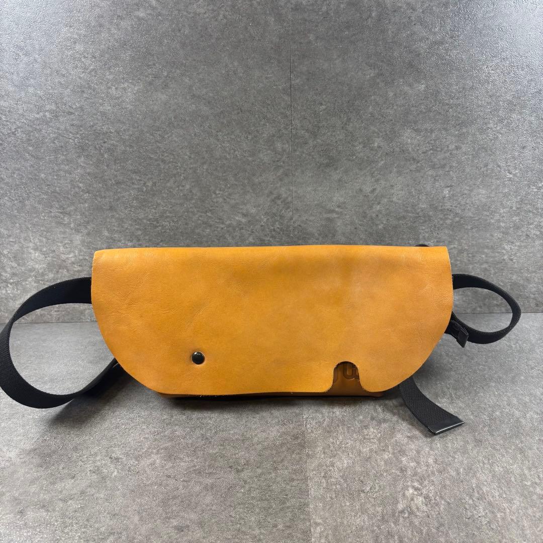 Uni&co. レザーショルダー キャメルカラー マグネット開閉 収納袋付き