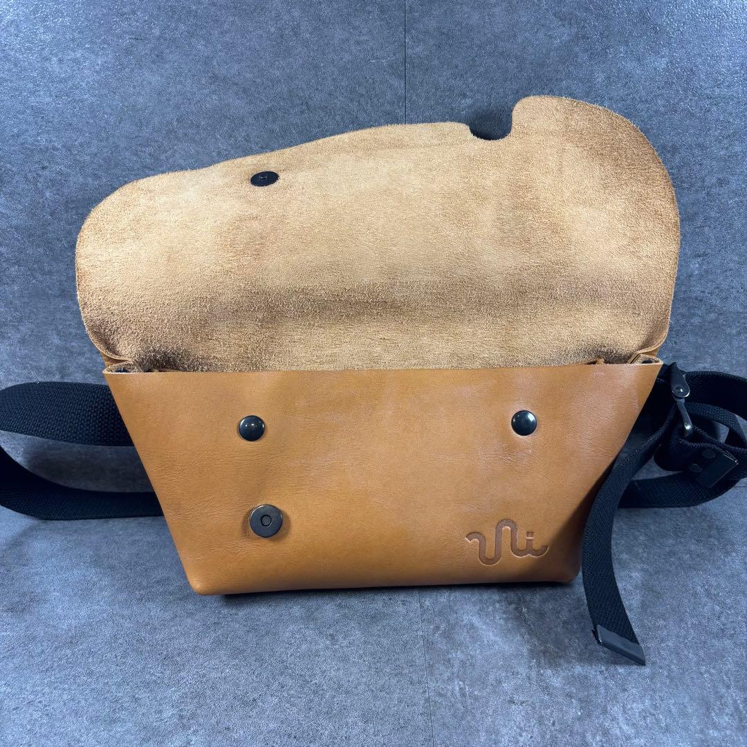 Uni&co. レザーショルダー キャメルカラー マグネット開閉 収納袋付き