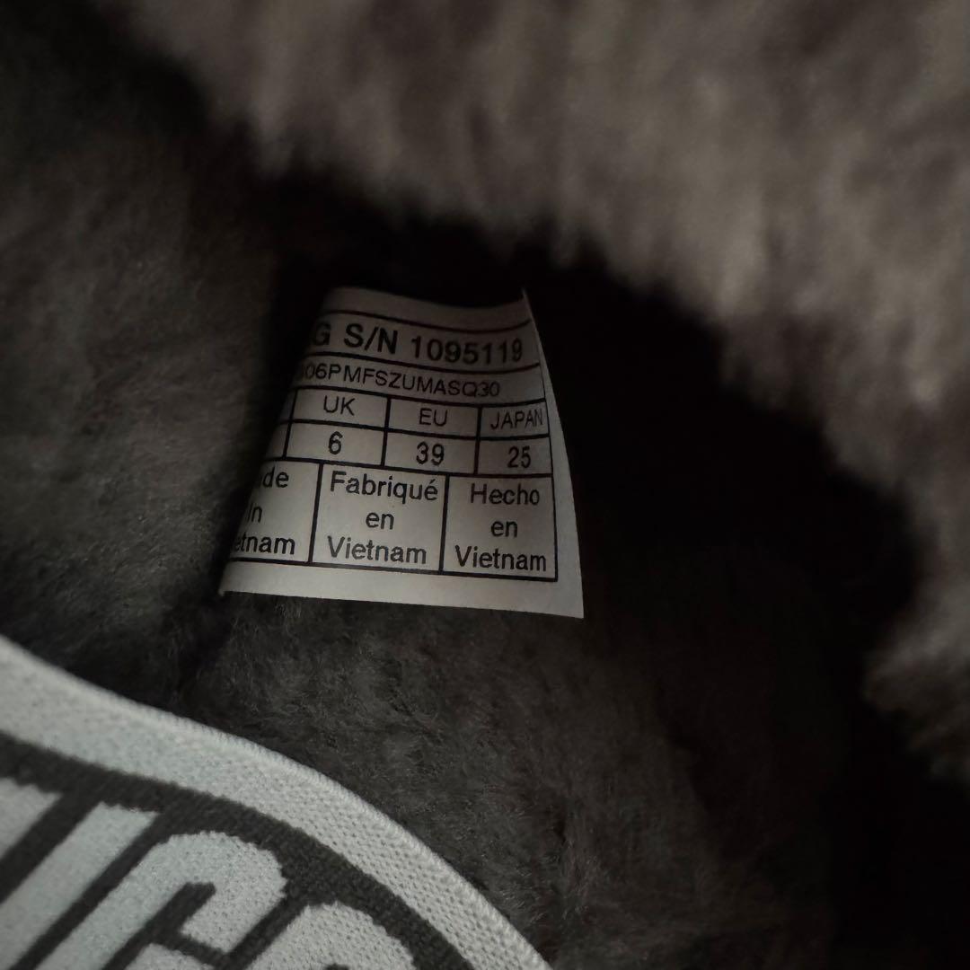 UGG アグ フラッフイヤー スライド サンダルCHARCOAL 25cm 美品