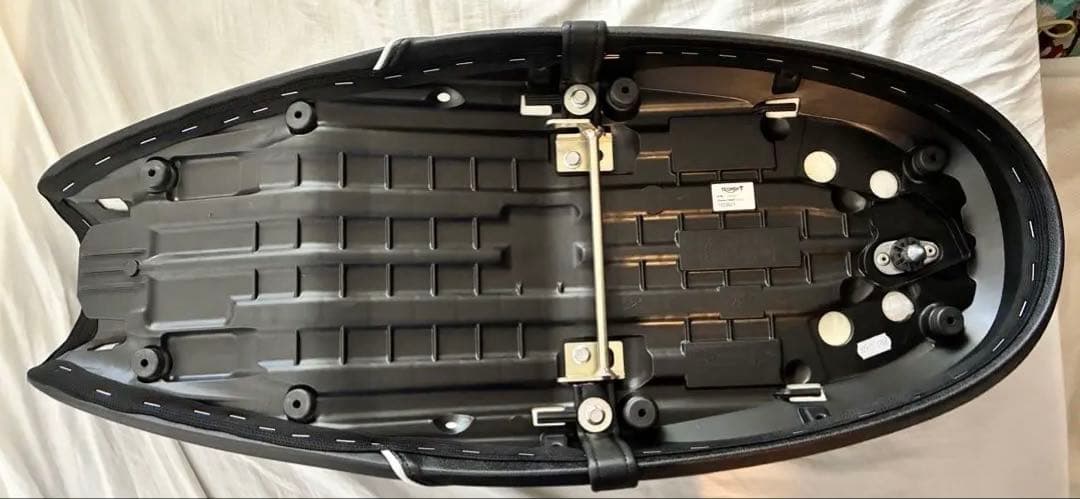 【最終価格】トライアンフ　Triumph t100 ボンネビル　シート