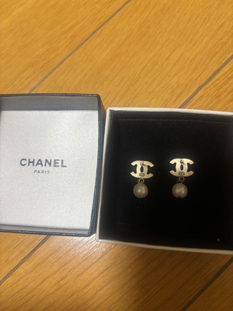 CHANEL パール付きピアス