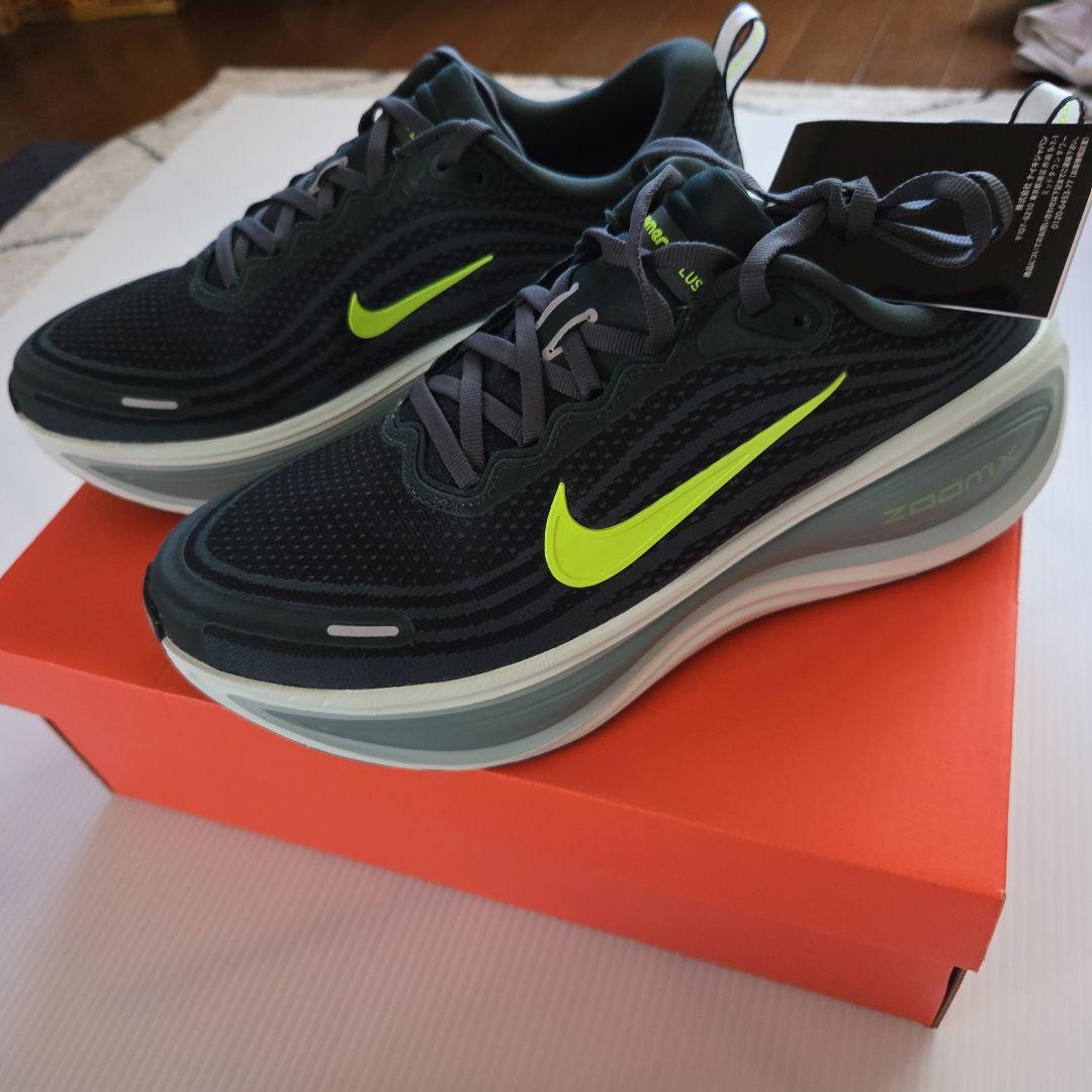 コメント購入前プロフ。未使用❗ナイキ　VOMERO PLUS 27cm