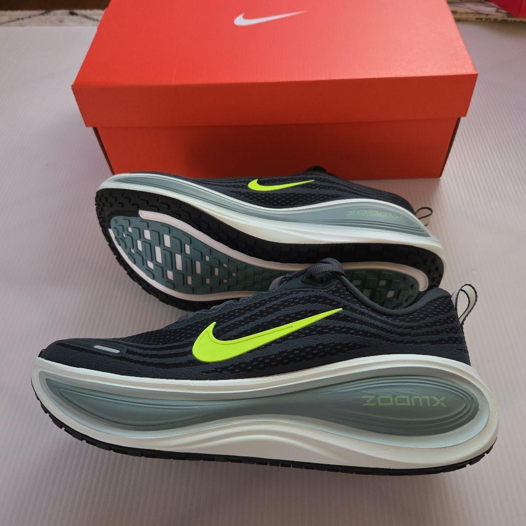 コメント購入前プロフ。未使用❗ナイキ　VOMERO PLUS 27cm