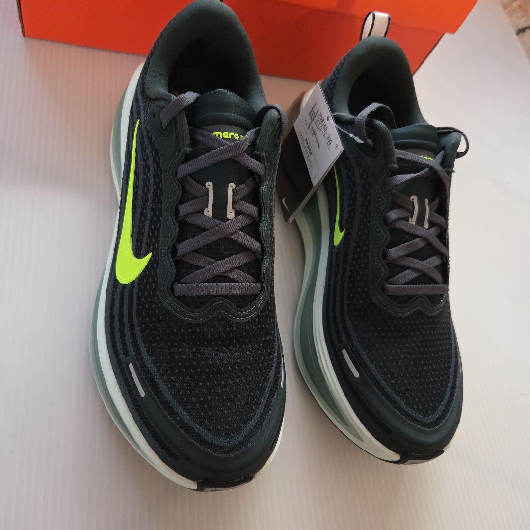 コメント購入前プロフ。未使用❗ナイキ　VOMERO PLUS 27cm