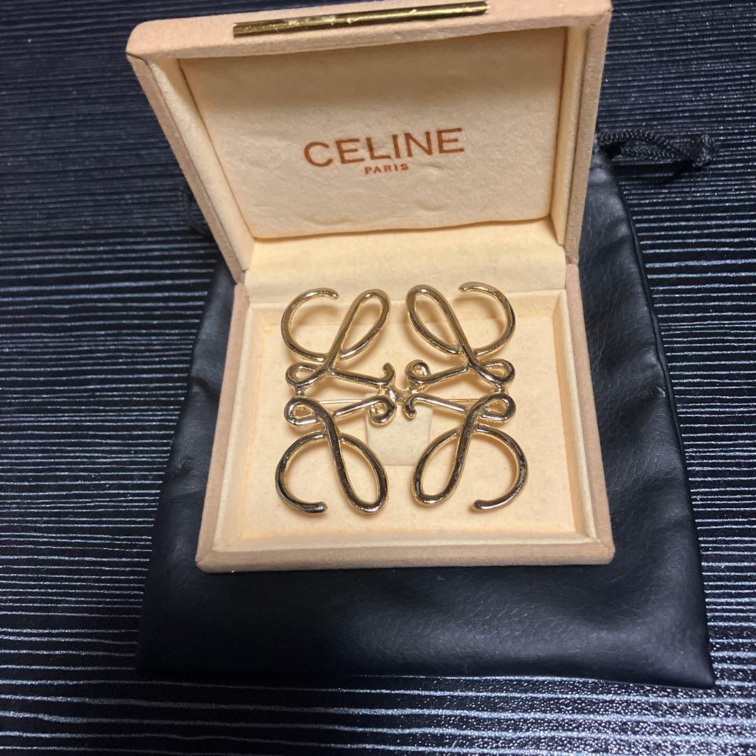 セリーヌ　ブローチ