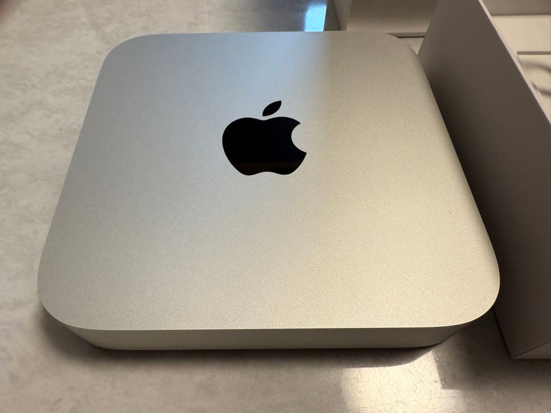 【超美品中古】Mac mini M2チップ（8GBメモリ・256GBSSD）