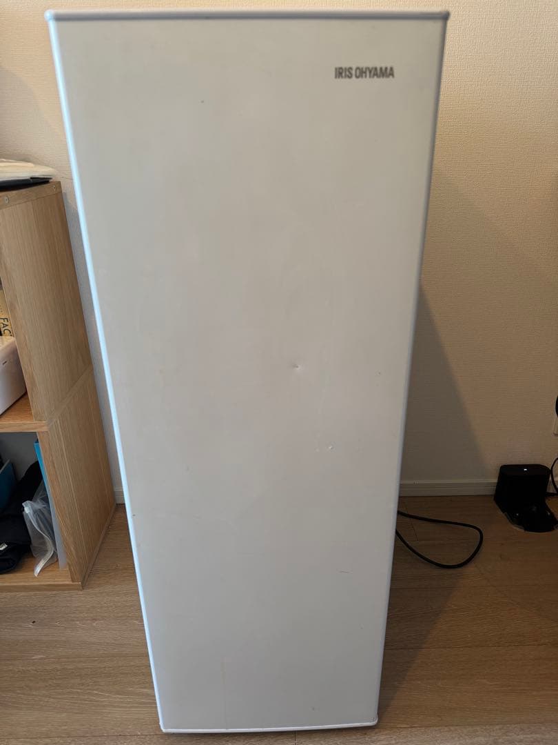 アイリスオーヤマ スリム冷蔵庫　IRSN-8A-W