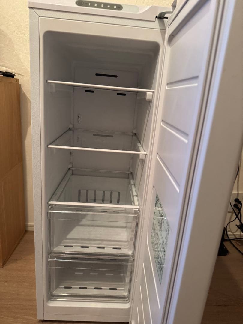 アイリスオーヤマ スリム冷蔵庫　IRSN-8A-W