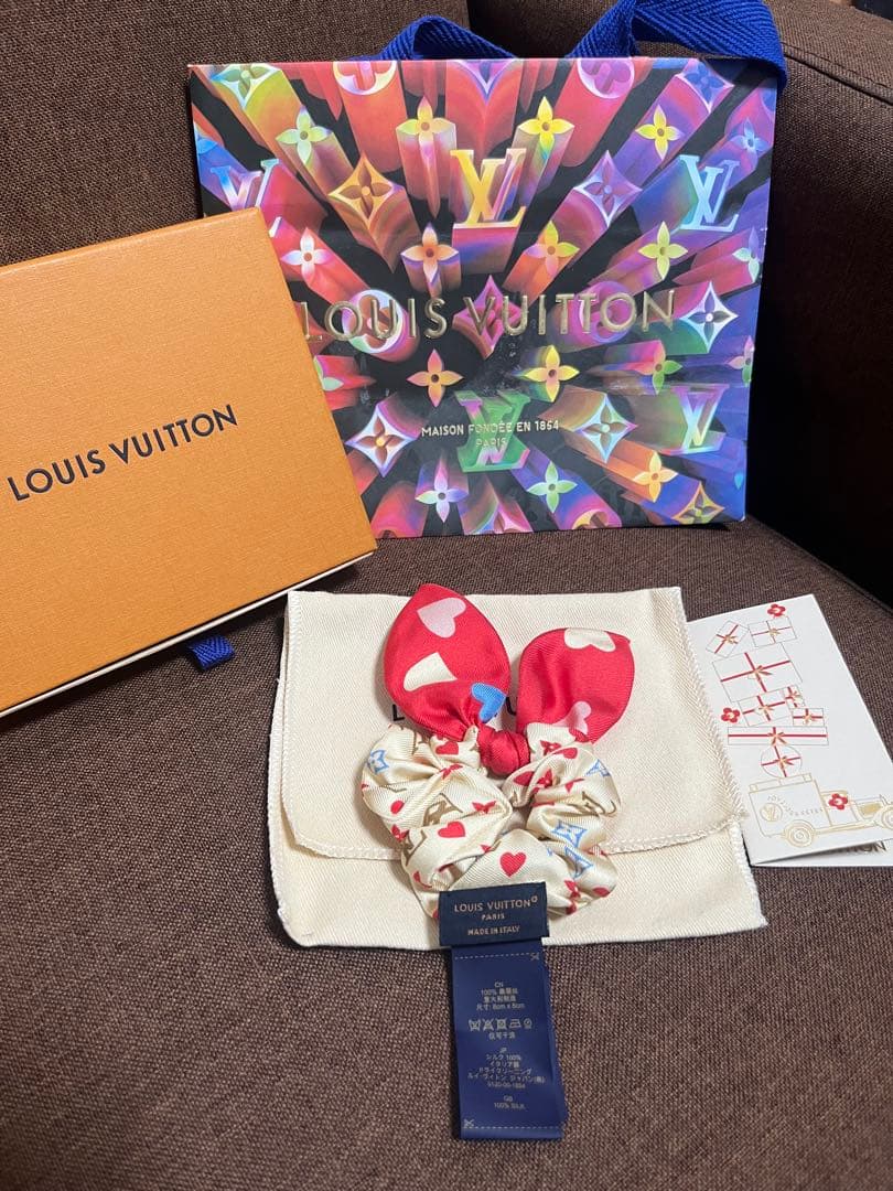 [ 新品、未使用 ] ルイヴィトン　シュシュ ピンク ホワイト