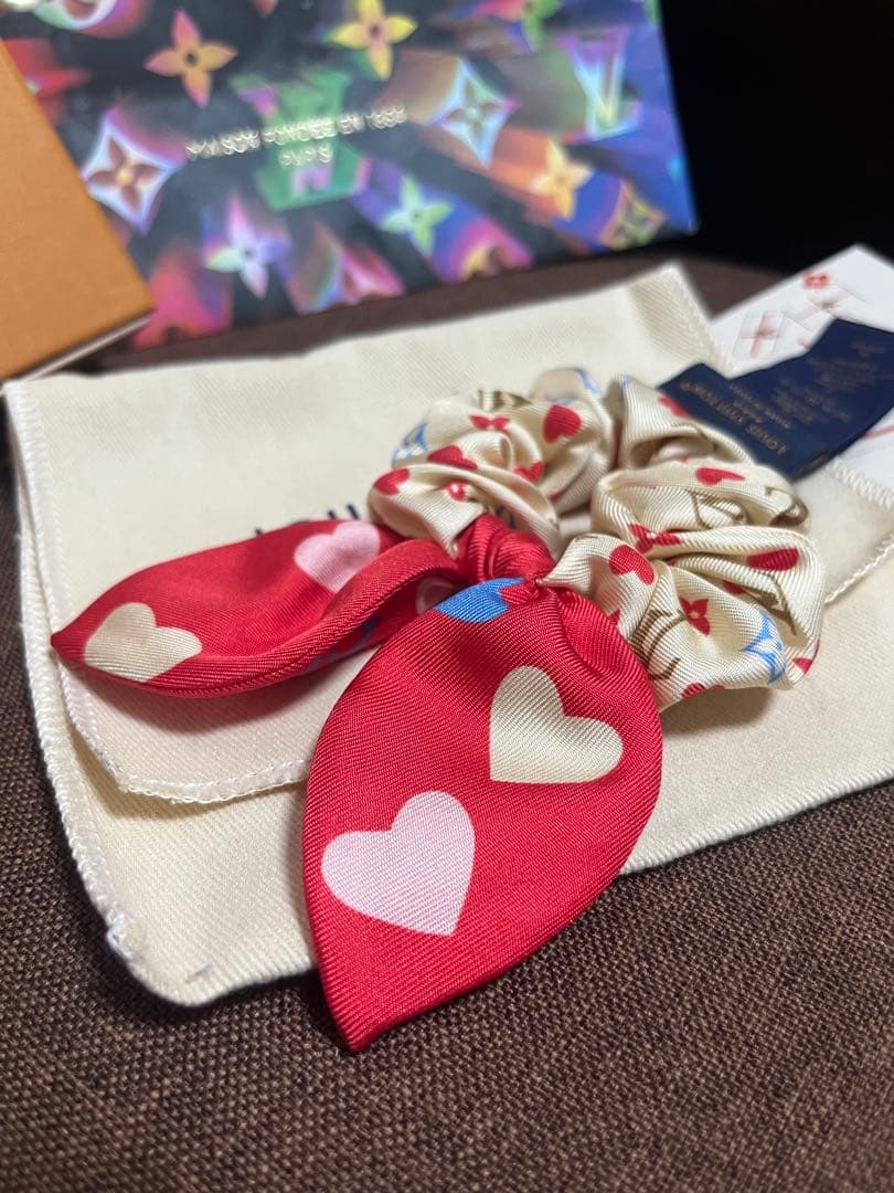 [ 新品、未使用 ] ルイヴィトン　シュシュ ピンク ホワイト