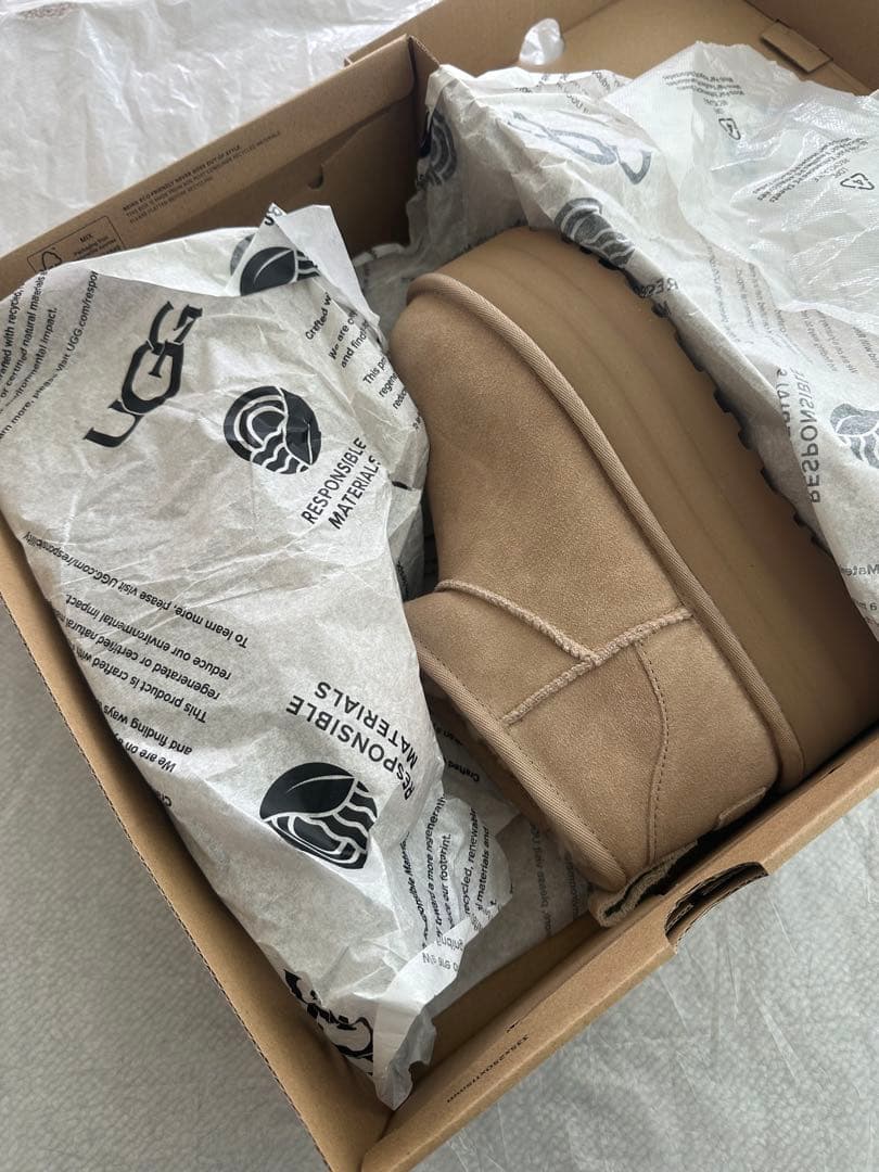 UGG ウルトラミニプラットフォーム 23