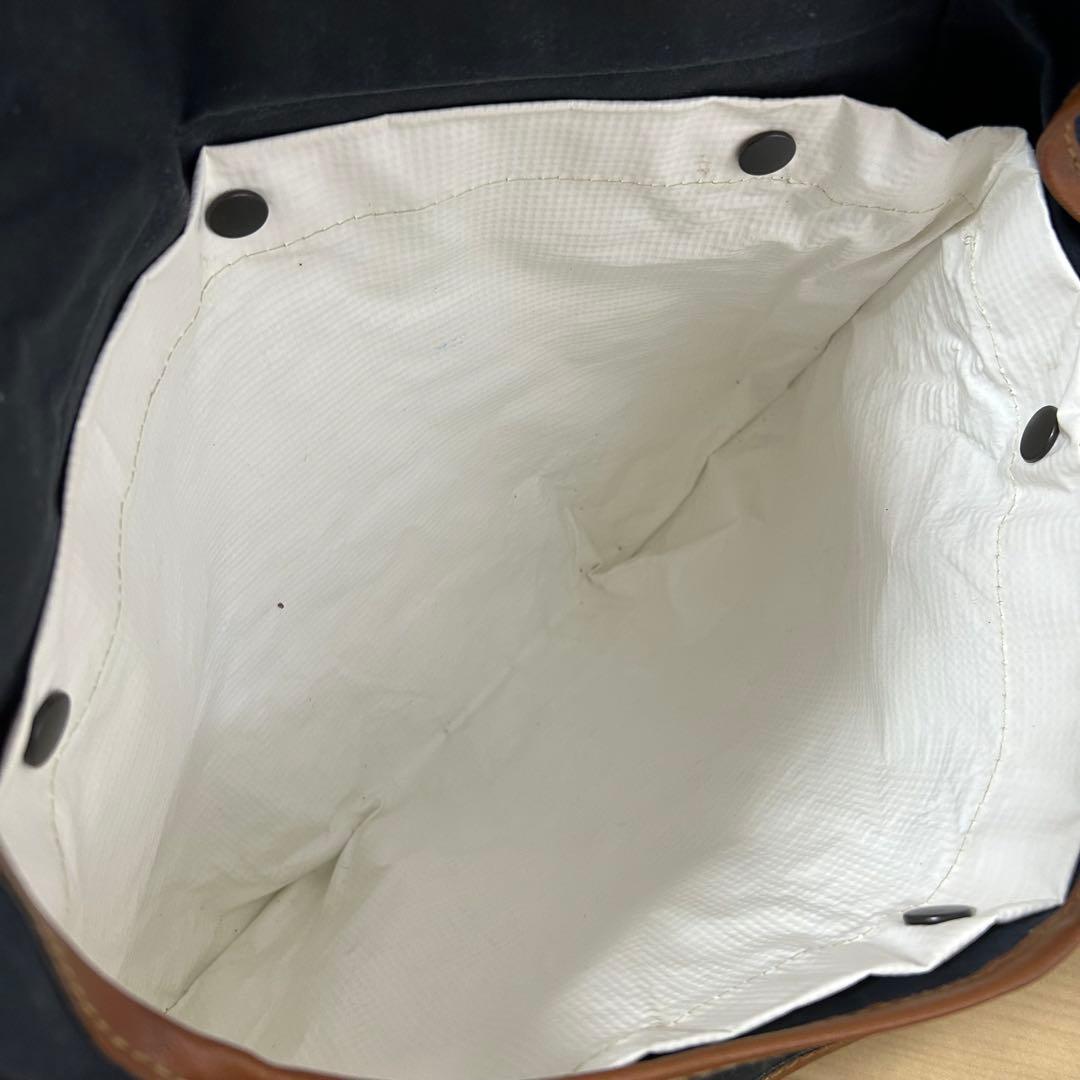 Barbour バブアー ショルダーバッグ メッセンジャーバッグ オイルド 紺色