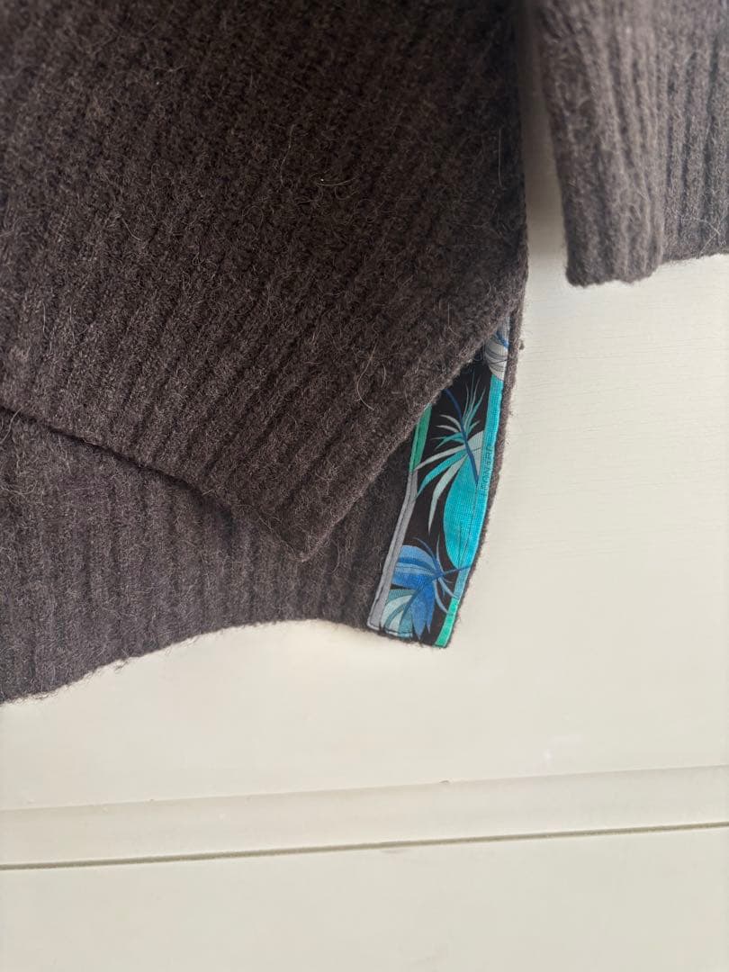 レオナール　ブラウン 長袖ニットセーター