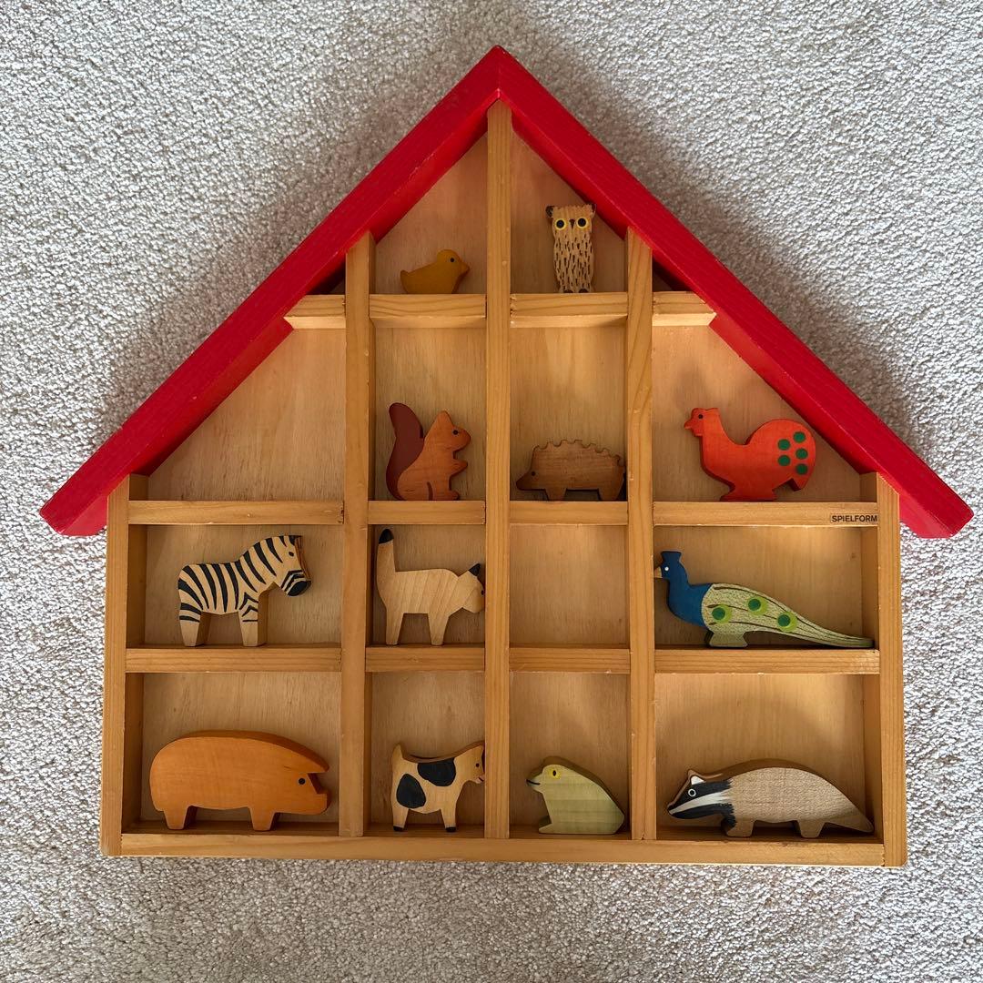 スピールフォーム Spielform 赤い屋根の家 飾り棚 動物 12種