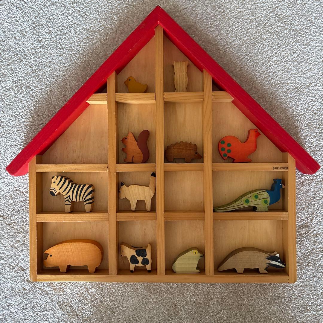 スピールフォーム Spielform 赤い屋根の家 飾り棚 動物 12種