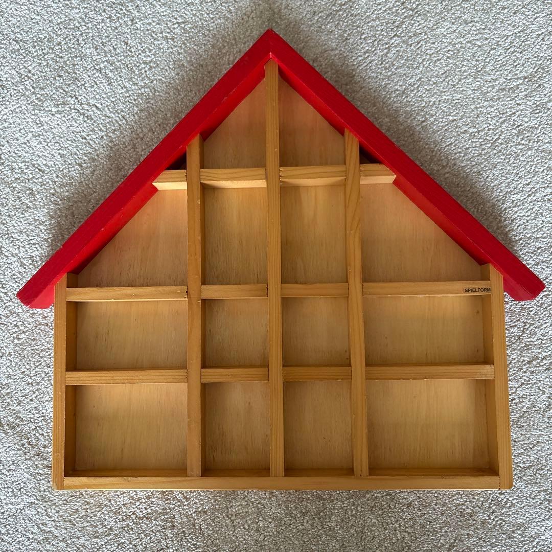 スピールフォーム Spielform 赤い屋根の家 飾り棚 動物 12種