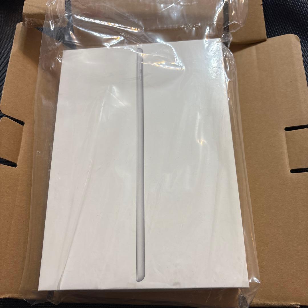 【新品未開封】iPad 第8世代 Wi-Fi 32GB シルバー　匿名配送