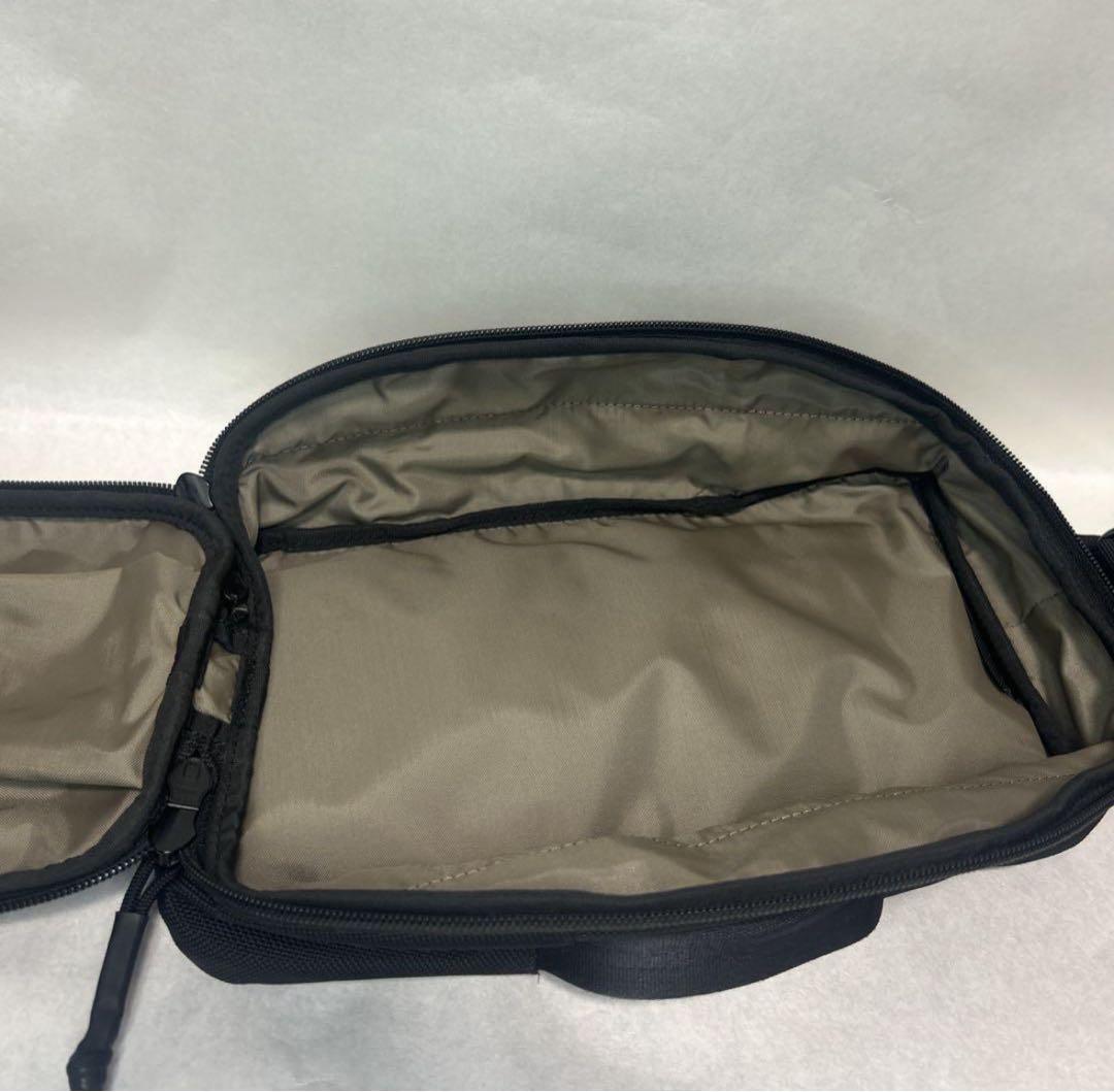 ポーター　吉田カバン　アップサイド　スリングバッグ　ボディバッグ　黒