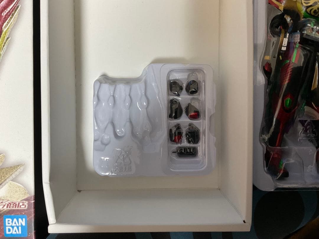 S.h figuarts真骨頂 仮面ライダーオーズ タジャドルコンボエタニティ