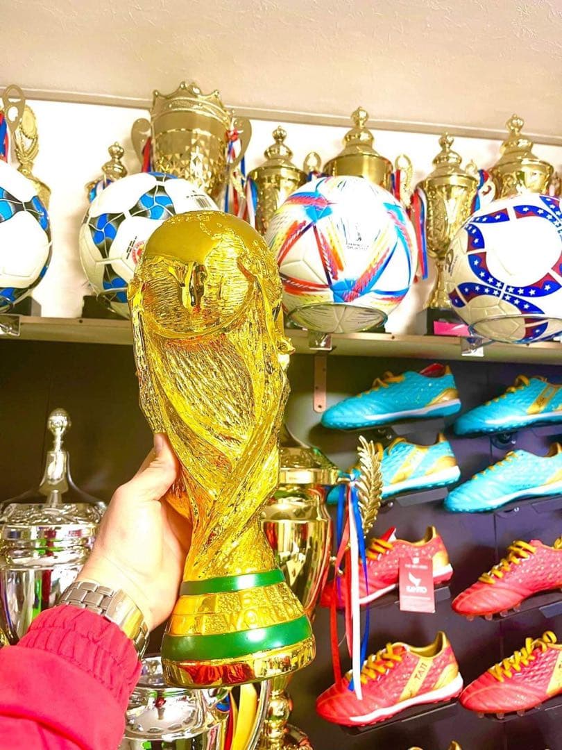 ワールドカップトロフィーのミニチュアコレクション、様々なサイズが揃っています。