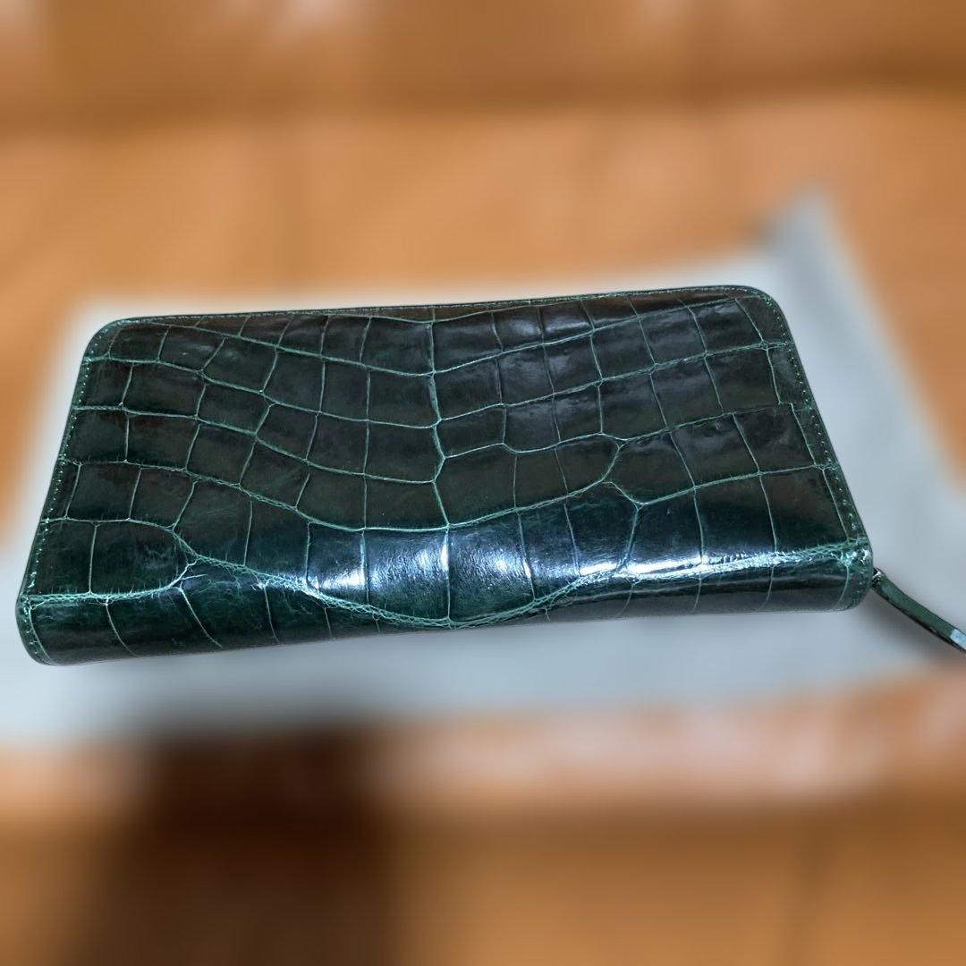 イサ　ダークグリーン シャイニングクロコ　長財布