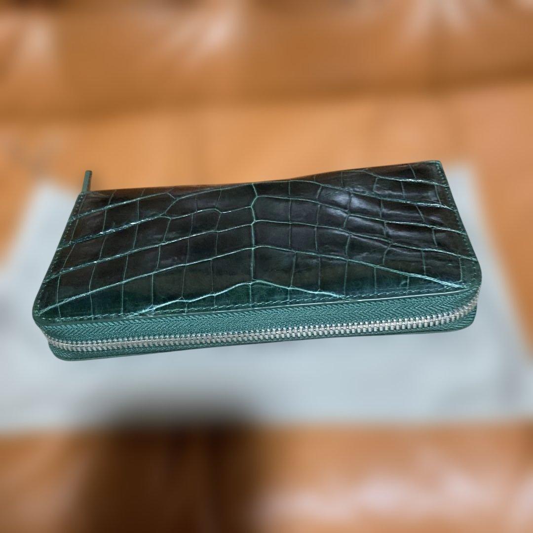 イサ　ダークグリーン シャイニングクロコ　長財布